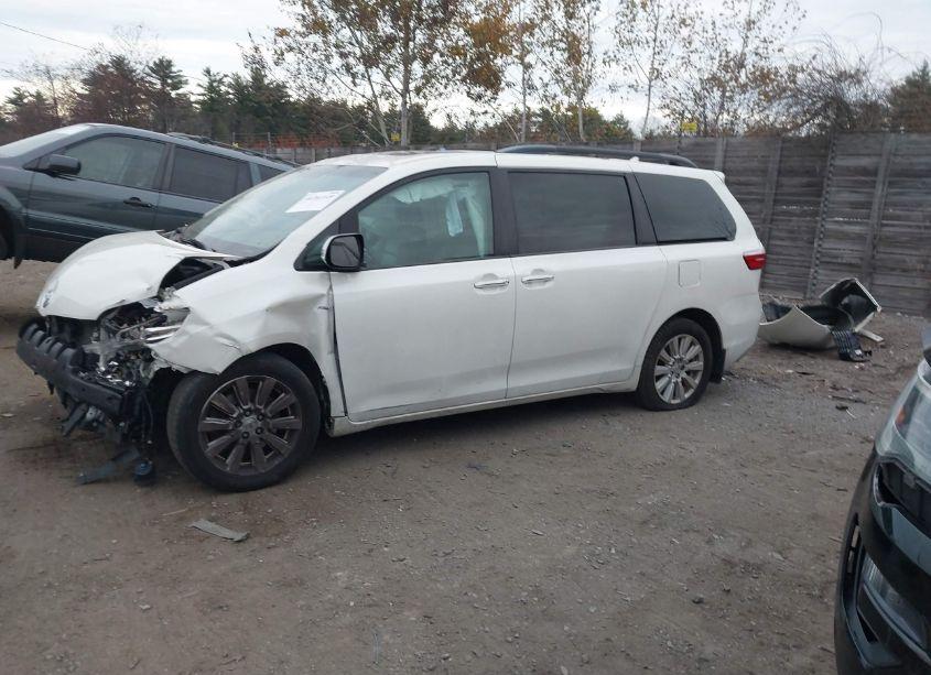 Photo 15 of 2017 Toyota Sienna LIMITED PREMIUM 7 PASSENGER (VIN 5TDDZ3DC3HS153042)