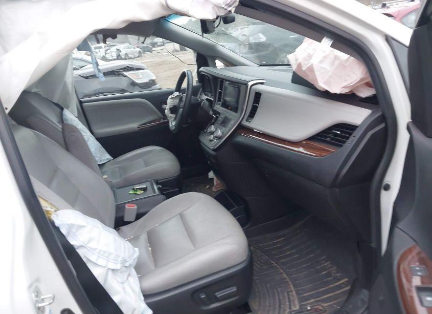 Photo 5 of 2017 Toyota Sienna LIMITED PREMIUM 7 PASSENGER (VIN 5TDDZ3DC3HS153042)