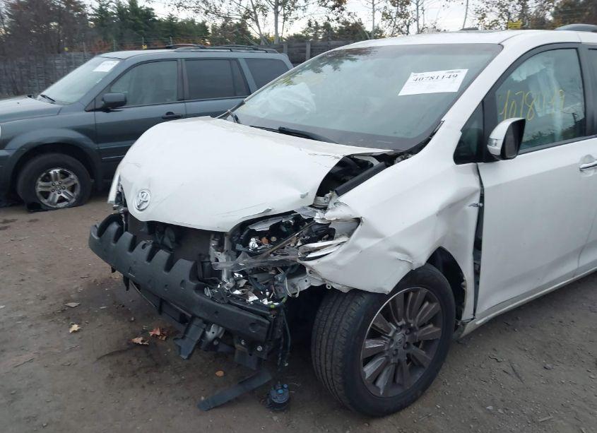 Photo 6 of 2017 Toyota Sienna LIMITED PREMIUM 7 PASSENGER (VIN 5TDDZ3DC3HS153042)