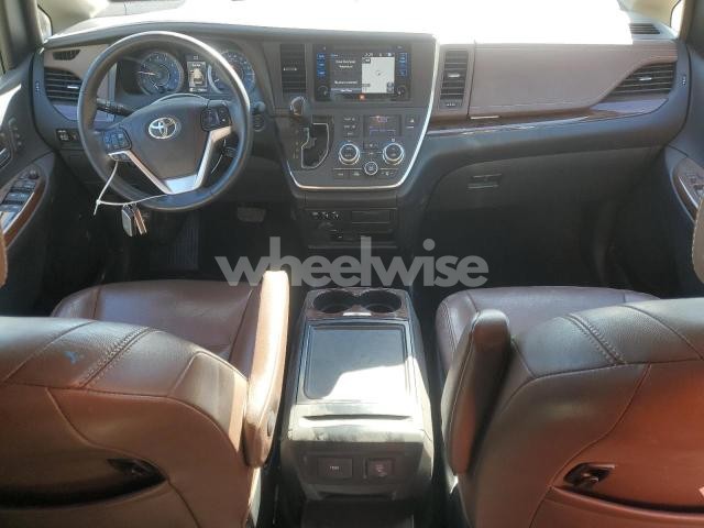 2017 TOYOTA SIENNA XLE (VIN 5TDDZ3DC3HS154952) main photo