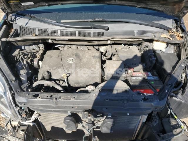 Photo 2 of 2017 TOYOTA SIENNA XLE (VIN 5TDDZ3DC3HS154952)