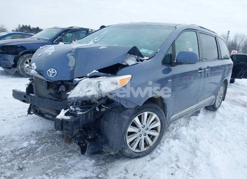 Photo 2 of 2017 Toyota Sienna XLE/LIMITED (VIN 5TDDZ3DC3HS154966)