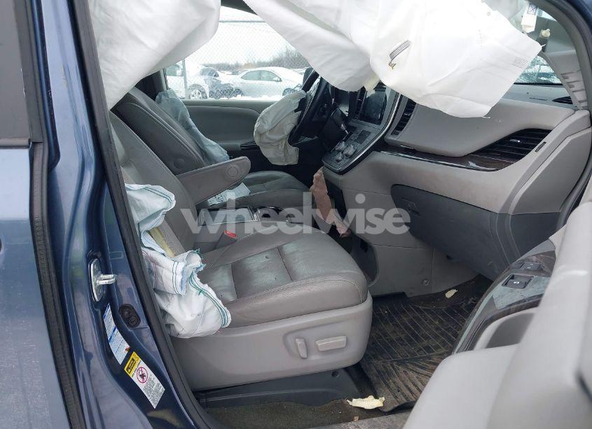 Photo 5 of 2017 Toyota Sienna XLE/LIMITED (VIN 5TDDZ3DC3HS154966)