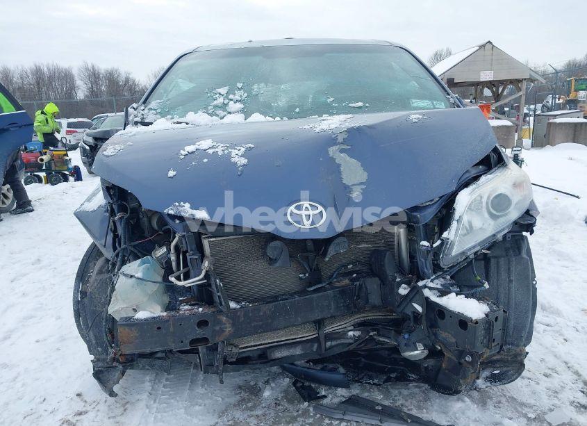 Photo 6 of 2017 Toyota Sienna XLE/LIMITED (VIN 5TDDZ3DC3HS154966)