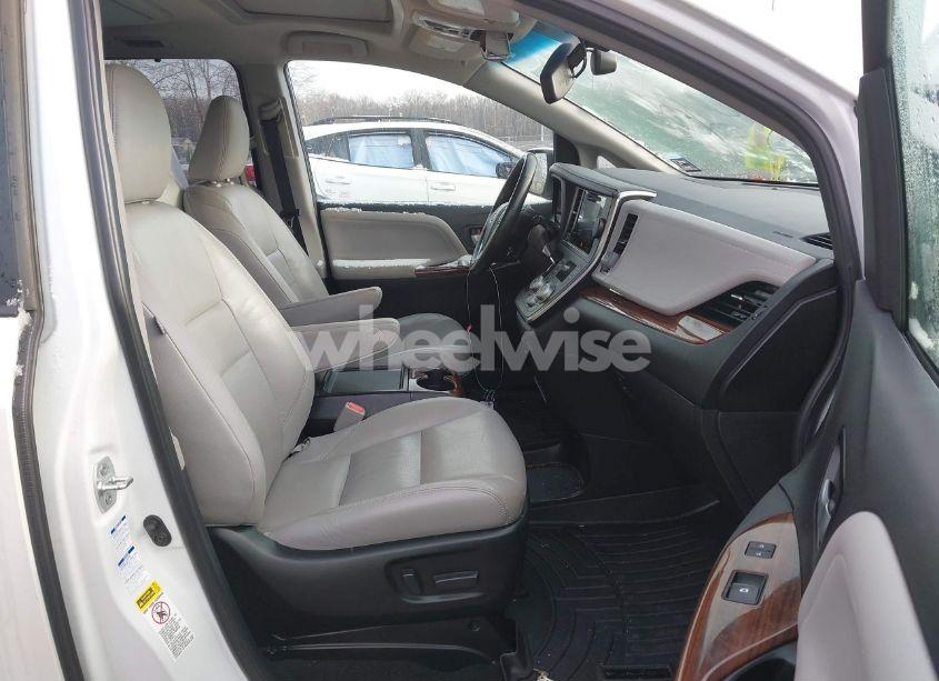 Photo 5 of 2017 Toyota Sienna LIMITED PREMIUM 7 PASSENGER (VIN 5TDDZ3DC3HS167636)