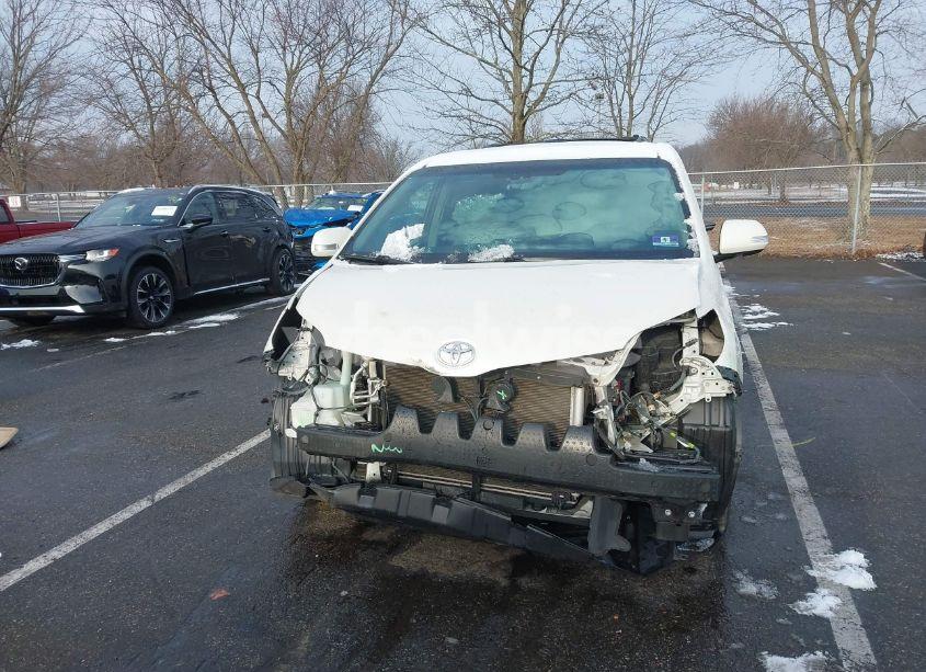 Photo 6 of 2017 Toyota Sienna LIMITED PREMIUM 7 PASSENGER (VIN 5TDDZ3DC3HS167636)