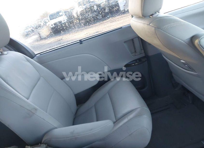 Photo 8 of 2017 Toyota Sienna XLE/LIMITED (VIN 5TDDZ3DC3HS171329)