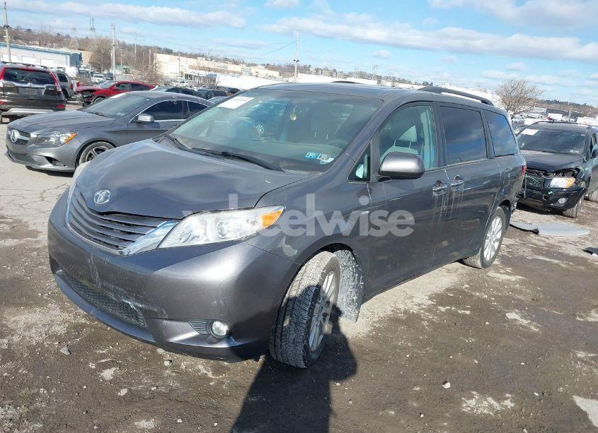 Photo 2 of 2017 Toyota Sienna XLE/LIMITED (VIN 5TDDZ3DC3HS186803)
