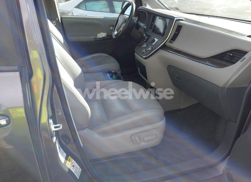 Photo 5 of 2017 Toyota Sienna XLE/LIMITED (VIN 5TDDZ3DC3HS186803)