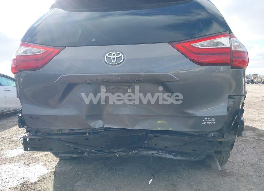 Photo 6 of 2017 Toyota Sienna XLE/LIMITED (VIN 5TDDZ3DC3HS186803)