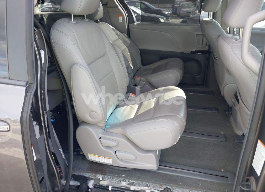 Photo 8 of 2017 Toyota Sienna XLE/LIMITED (VIN 5TDDZ3DC3HS186803)