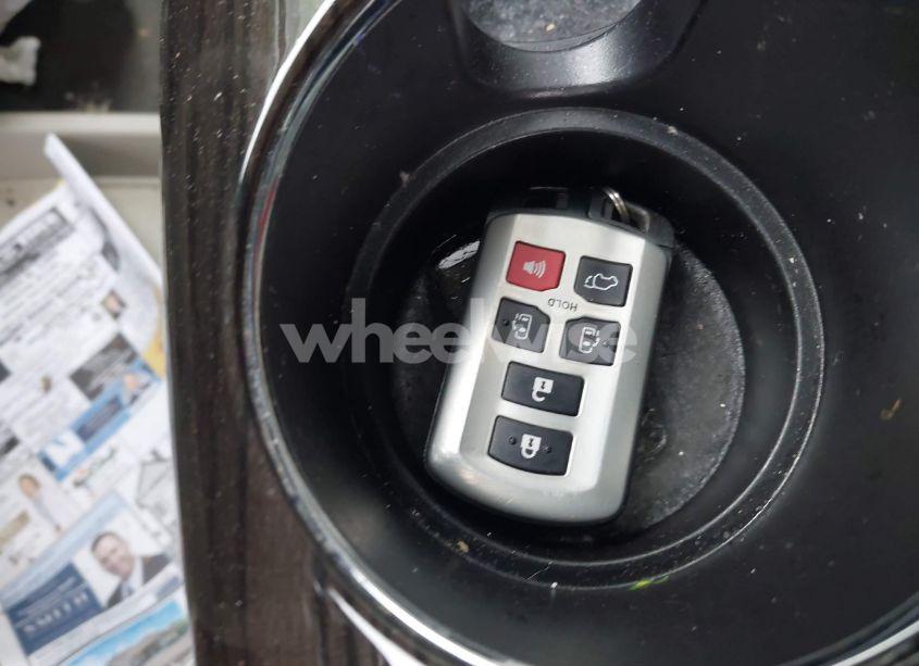 Photo 11 of 2018 Toyota Sienna XLE/XLE PREMIUM/LIMITED/LIMITED PREMIUM (VIN 5TDDZ3DC3JS197113)