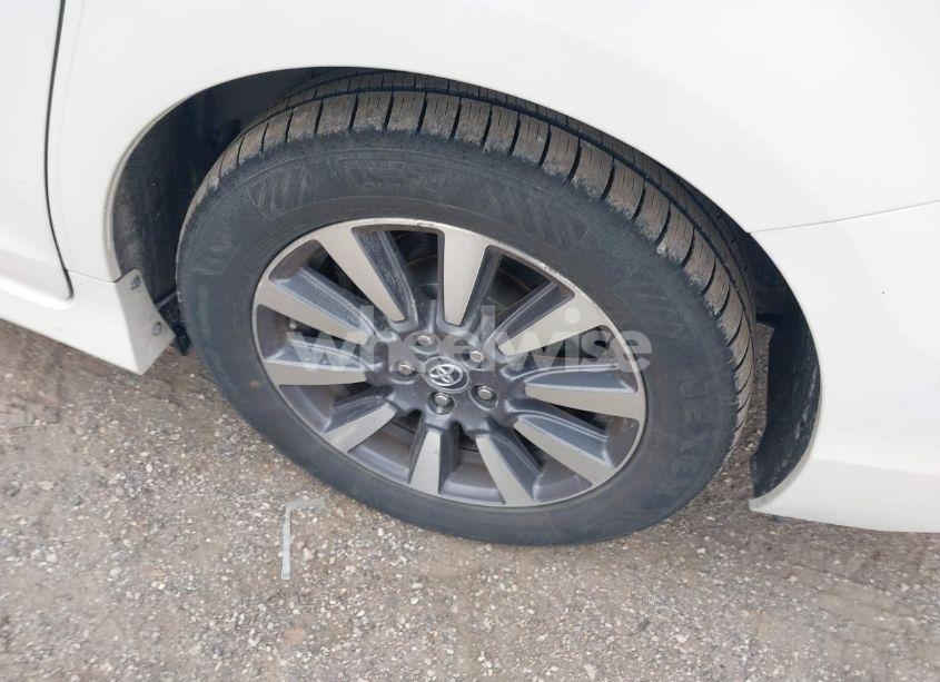 Photo 12 of 2018 Toyota Sienna XLE/XLE PREMIUM/LIMITED/LIMITED PREMIUM (VIN 5TDDZ3DC3JS197113)