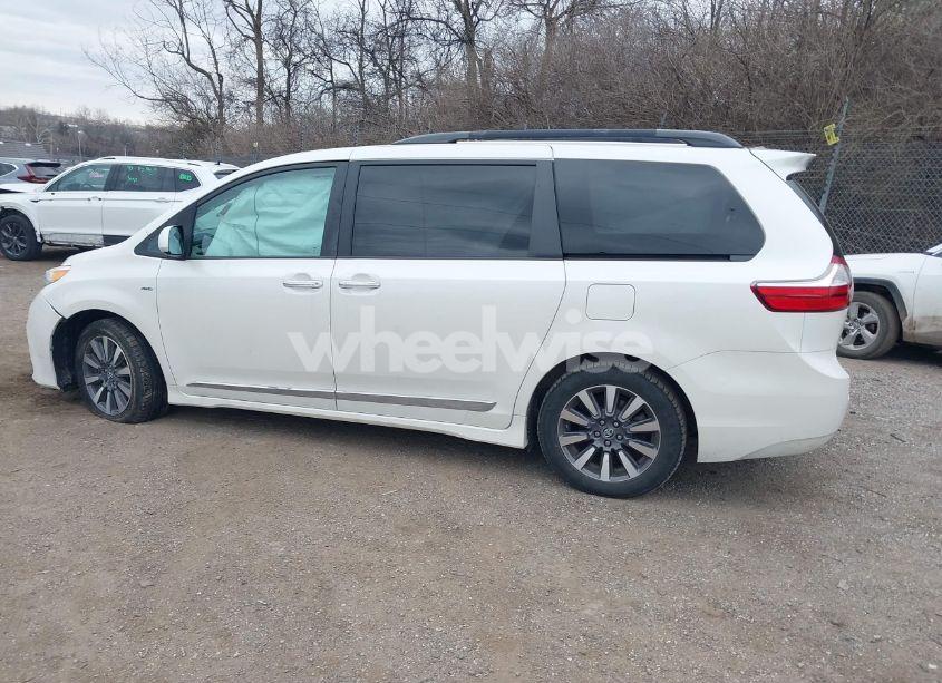 Photo 15 of 2018 Toyota Sienna XLE/XLE PREMIUM/LIMITED/LIMITED PREMIUM (VIN 5TDDZ3DC3JS197113)