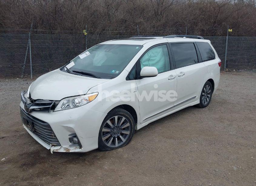 Photo 2 of 2018 Toyota Sienna XLE/XLE PREMIUM/LIMITED/LIMITED PREMIUM (VIN 5TDDZ3DC3JS197113)