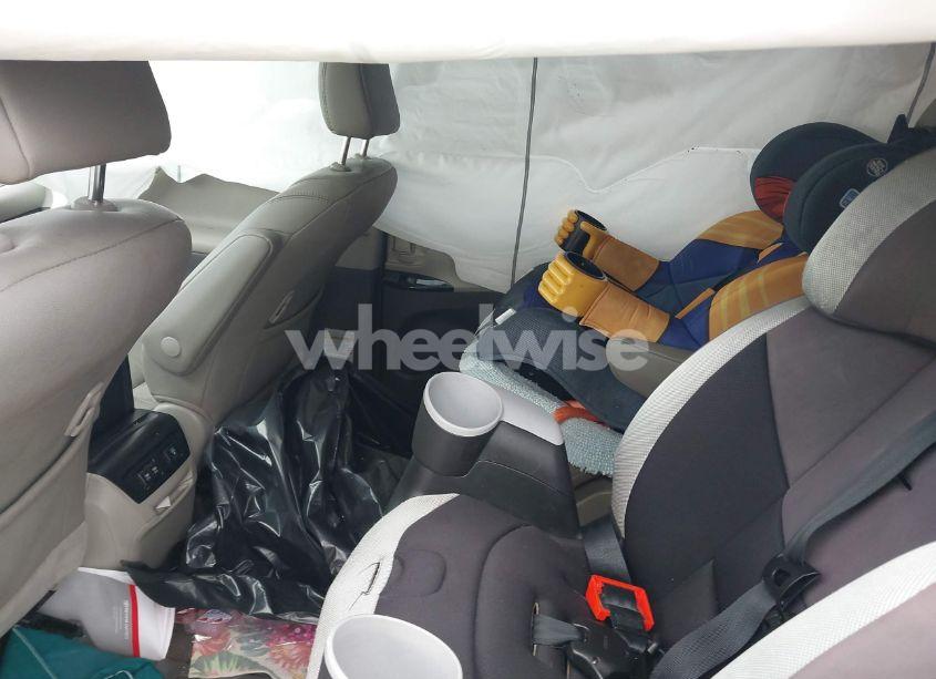 Photo 8 of 2018 Toyota Sienna XLE/XLE PREMIUM/LIMITED/LIMITED PREMIUM (VIN 5TDDZ3DC3JS197113)