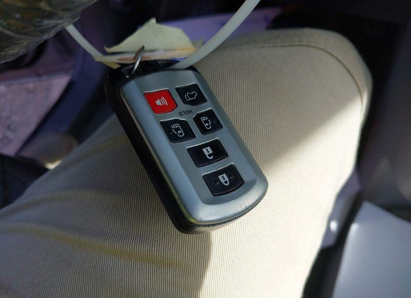 Photo 11 of 2018 Toyota Sienna XLE/XLE PREMIUM/LIMITED/LIMITED PREMIUM (VIN 5TDDZ3DC3JS201340)