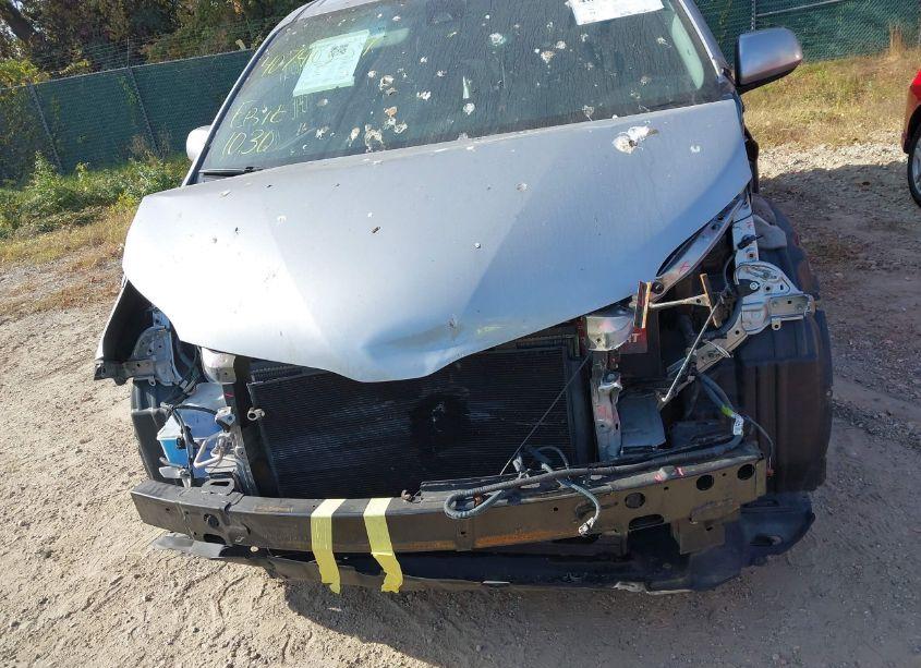 Photo 12 of 2018 Toyota Sienna XLE/XLE PREMIUM/LIMITED/LIMITED PREMIUM (VIN 5TDDZ3DC3JS201340)