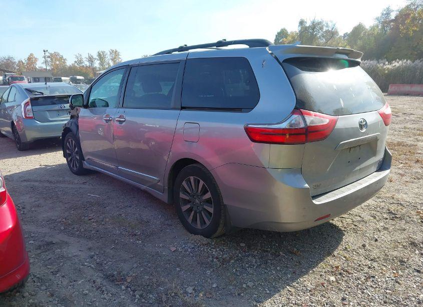 Photo 3 of 2018 Toyota Sienna XLE/XLE PREMIUM/LIMITED/LIMITED PREMIUM (VIN 5TDDZ3DC3JS201340)