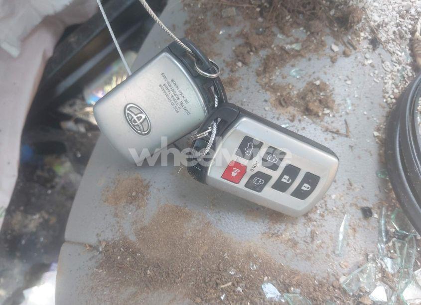 Photo 11 of 2019 Toyota Sienna XLE PREMIUM 7 PASSENGER (VIN 5TDDZ3DC4KS217175)