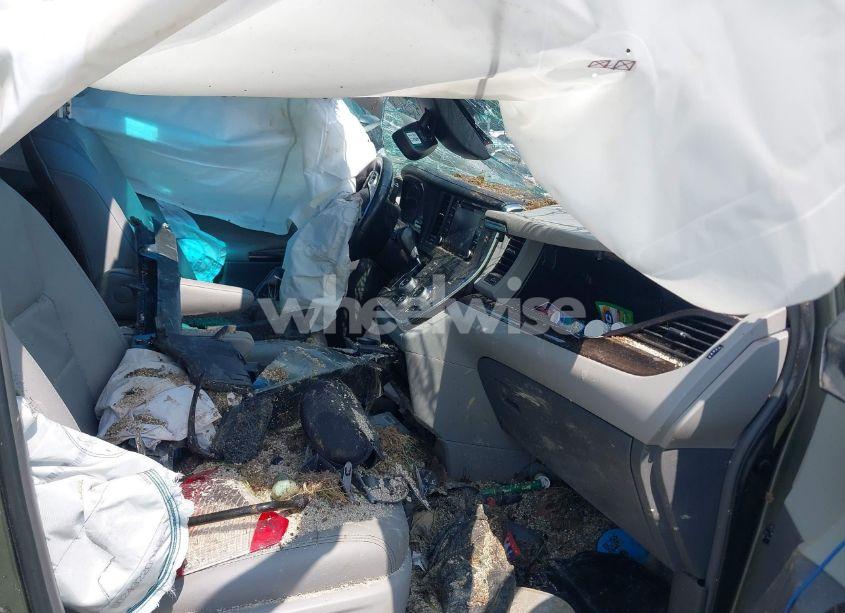 Photo 5 of 2019 Toyota Sienna XLE PREMIUM 7 PASSENGER (VIN 5TDDZ3DC4KS217175)