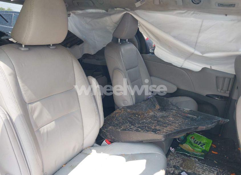 Photo 8 of 2019 Toyota Sienna XLE PREMIUM 7 PASSENGER (VIN 5TDDZ3DC4KS217175)