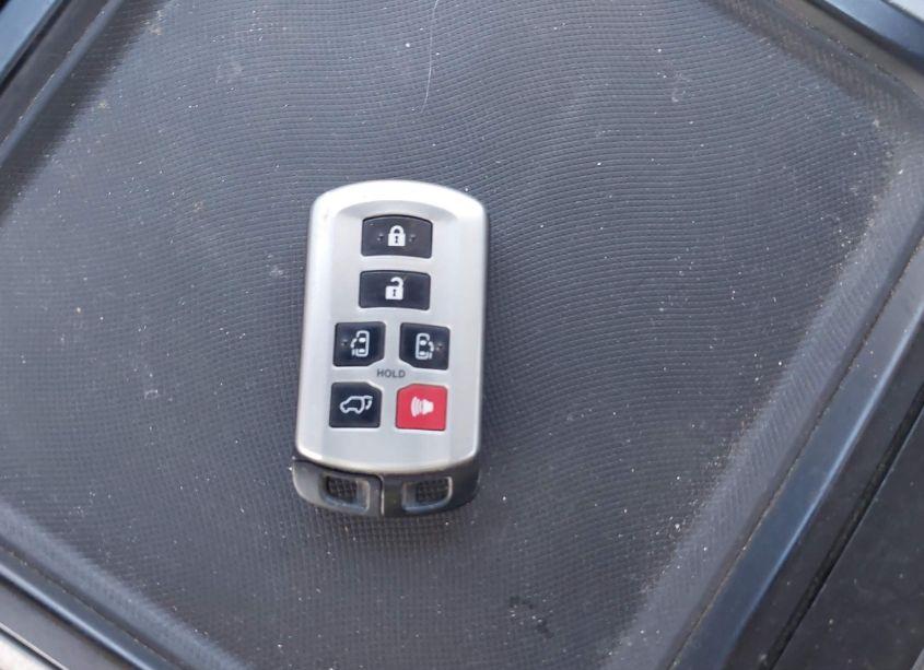 Photo 11 of 2020 Toyota Sienna XLE PREMIUM (VIN 5TDDZ3DC4LS244460)