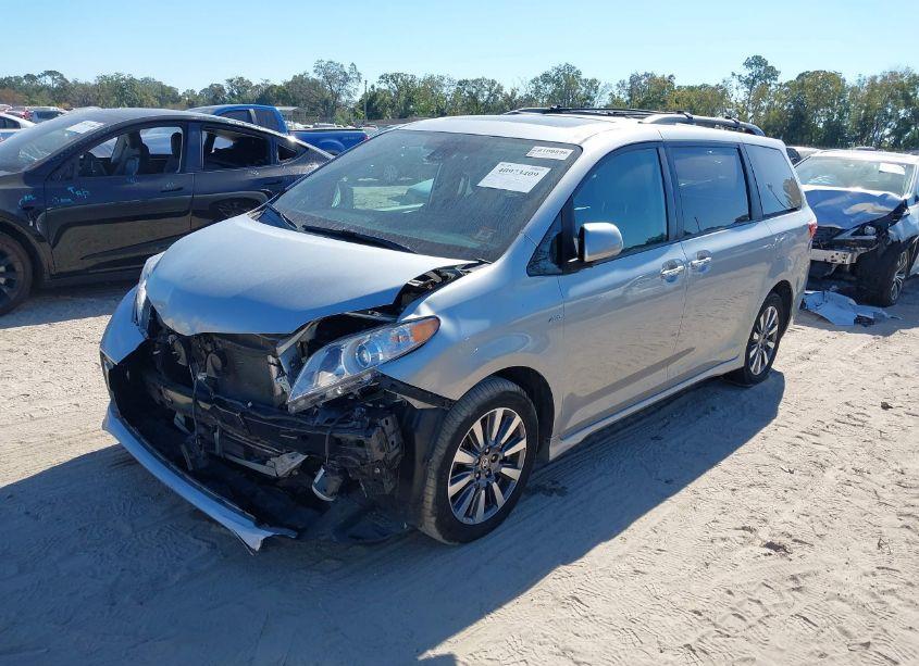 Photo 2 of 2020 Toyota Sienna XLE PREMIUM (VIN 5TDDZ3DC4LS244460)