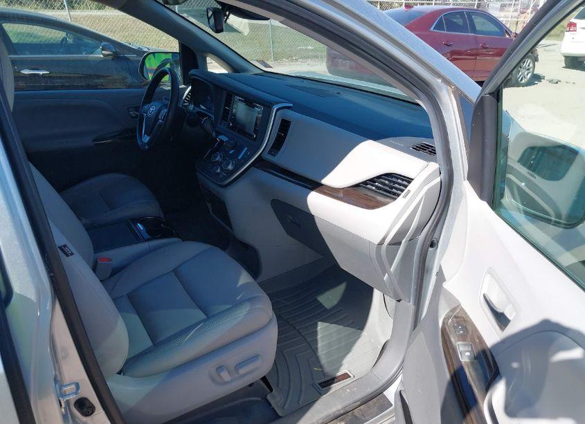 Photo 5 of 2020 Toyota Sienna XLE PREMIUM (VIN 5TDDZ3DC4LS244460)