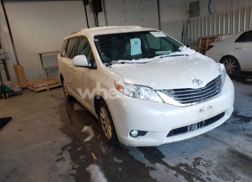 2017 Toyota Sienna XLE 7 PASSENGER (VIN 5TDDZ3DC5HS149252) main photo