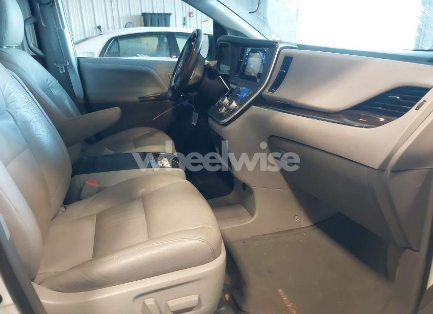 Photo 5 of 2017 Toyota Sienna XLE 7 PASSENGER (VIN 5TDDZ3DC5HS149252)