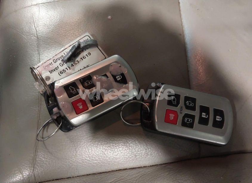 Photo 11 of 2017 Toyota Sienna XLE 7 PASSENGER (VIN 5TDDZ3DC5HS162874)