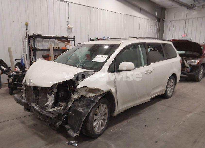 Photo 2 of 2017 Toyota Sienna XLE 7 PASSENGER (VIN 5TDDZ3DC5HS162874)