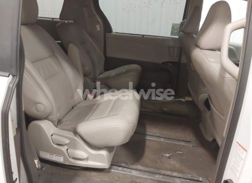 Photo 8 of 2017 Toyota Sienna XLE 7 PASSENGER (VIN 5TDDZ3DC5HS162874)