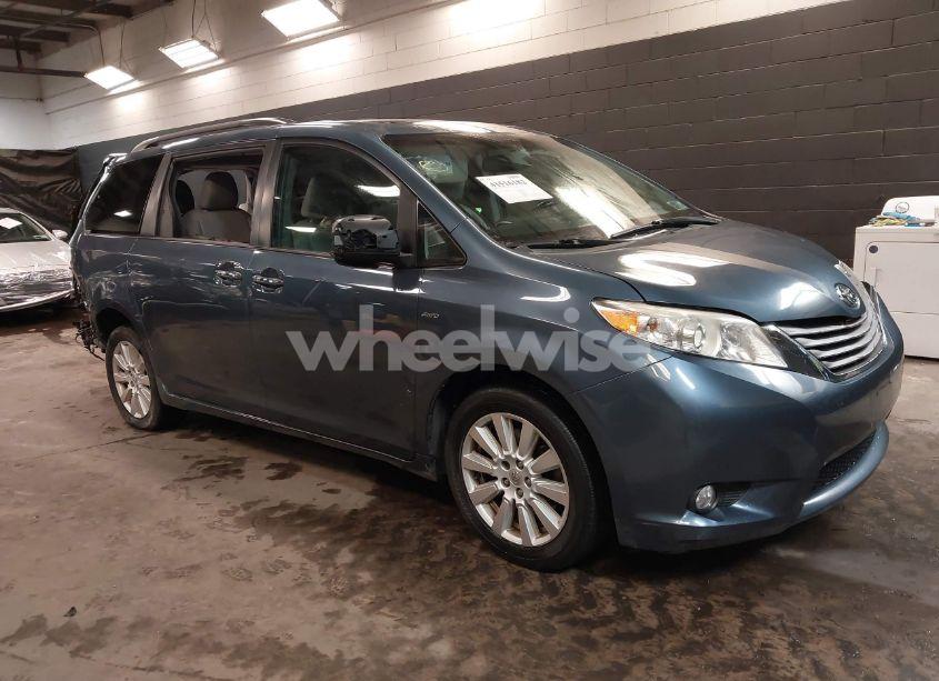 2017 Toyota Sienna XLE/LIMITED (VIN 5TDDZ3DC5HS164964) main photo