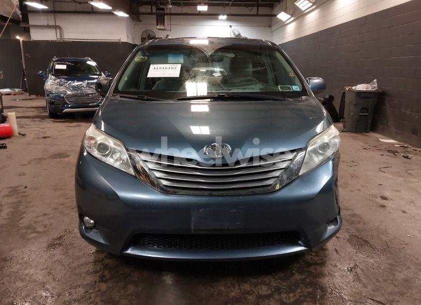 Photo 12 of 2017 Toyota Sienna XLE/LIMITED (VIN 5TDDZ3DC5HS164964)