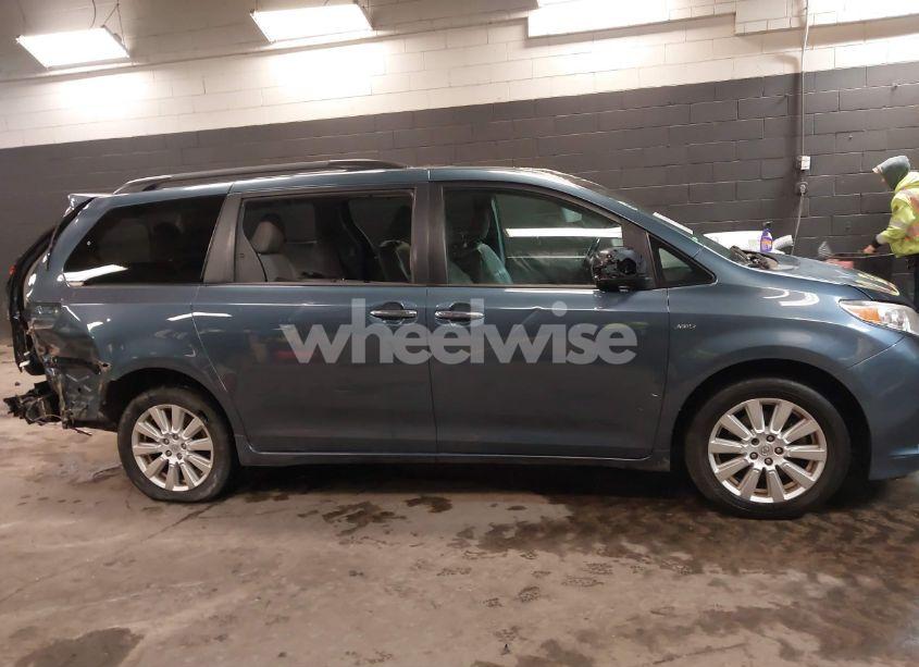 Photo 13 of 2017 Toyota Sienna XLE/LIMITED (VIN 5TDDZ3DC5HS164964)