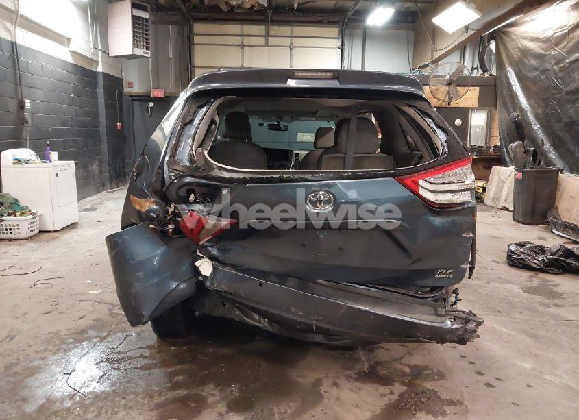 Photo 16 of 2017 Toyota Sienna XLE/LIMITED (VIN 5TDDZ3DC5HS164964)