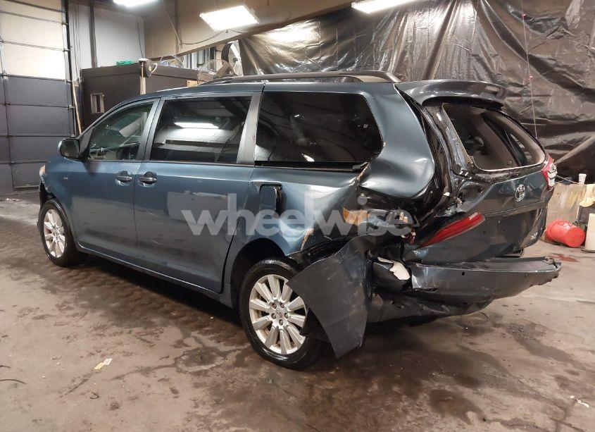 Photo 3 of 2017 Toyota Sienna XLE/LIMITED (VIN 5TDDZ3DC5HS164964)