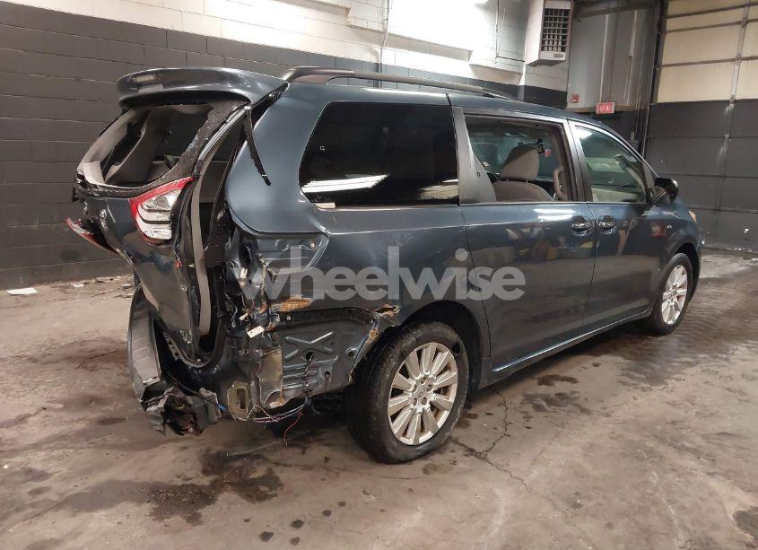 Photo 4 of 2017 Toyota Sienna XLE/LIMITED (VIN 5TDDZ3DC5HS164964)