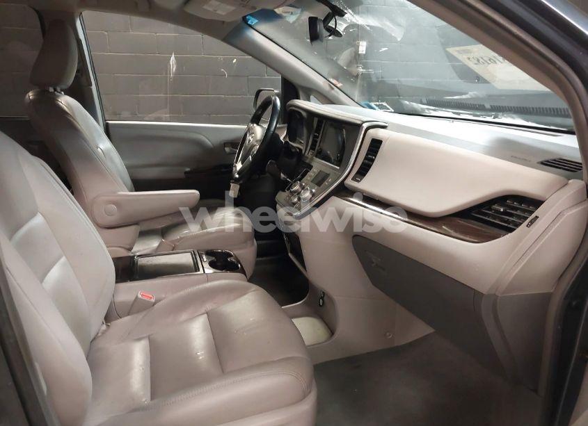 Photo 5 of 2017 Toyota Sienna XLE/LIMITED (VIN 5TDDZ3DC5HS164964)