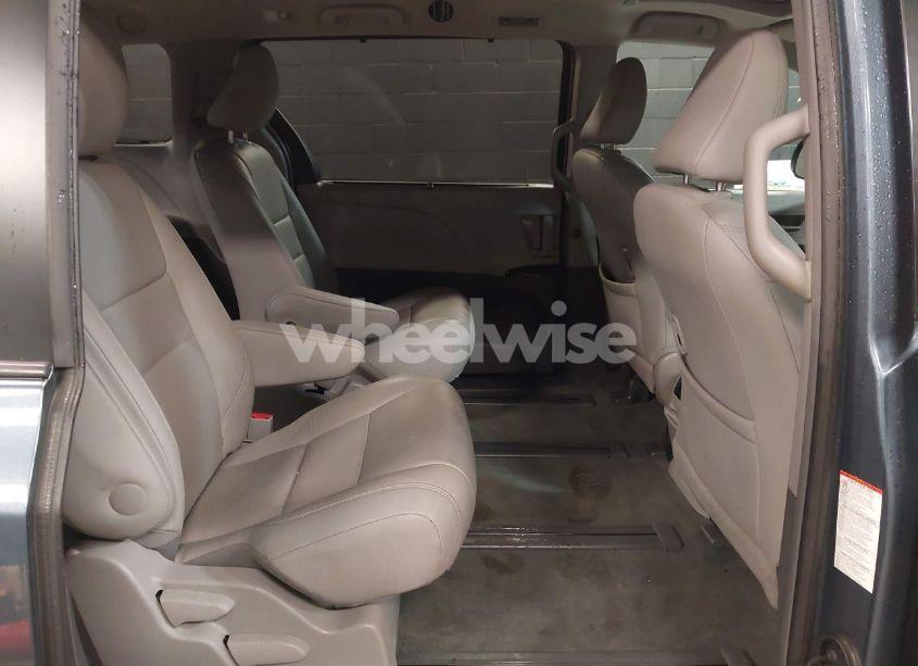 Photo 8 of 2017 Toyota Sienna XLE/LIMITED (VIN 5TDDZ3DC5HS164964)