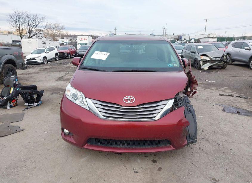 Photo 11 of 2017 Toyota Sienna XLE 7 PASSENGER (VIN 5TDDZ3DC5HS185460)