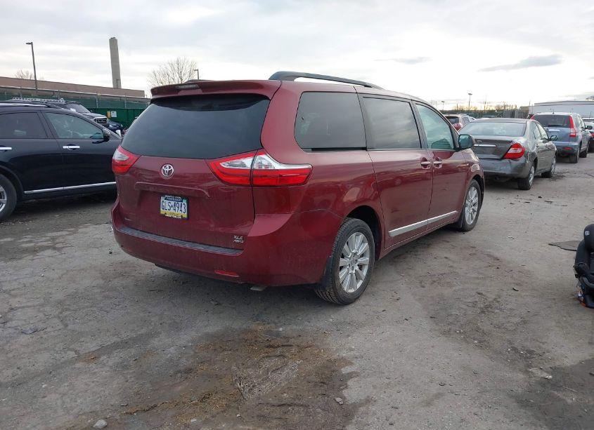 Photo 4 of 2017 Toyota Sienna XLE 7 PASSENGER (VIN 5TDDZ3DC5HS185460)