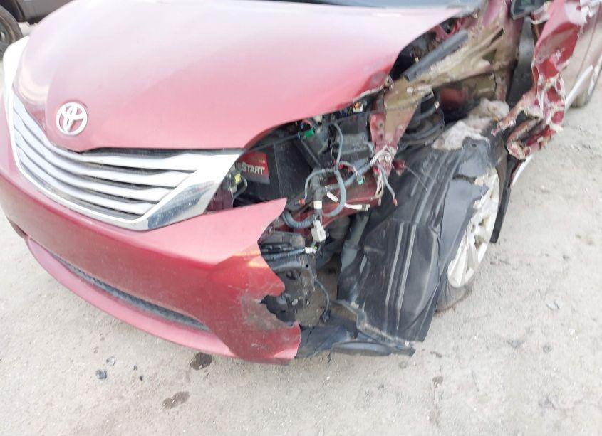 Photo 6 of 2017 Toyota Sienna XLE 7 PASSENGER (VIN 5TDDZ3DC5HS185460)