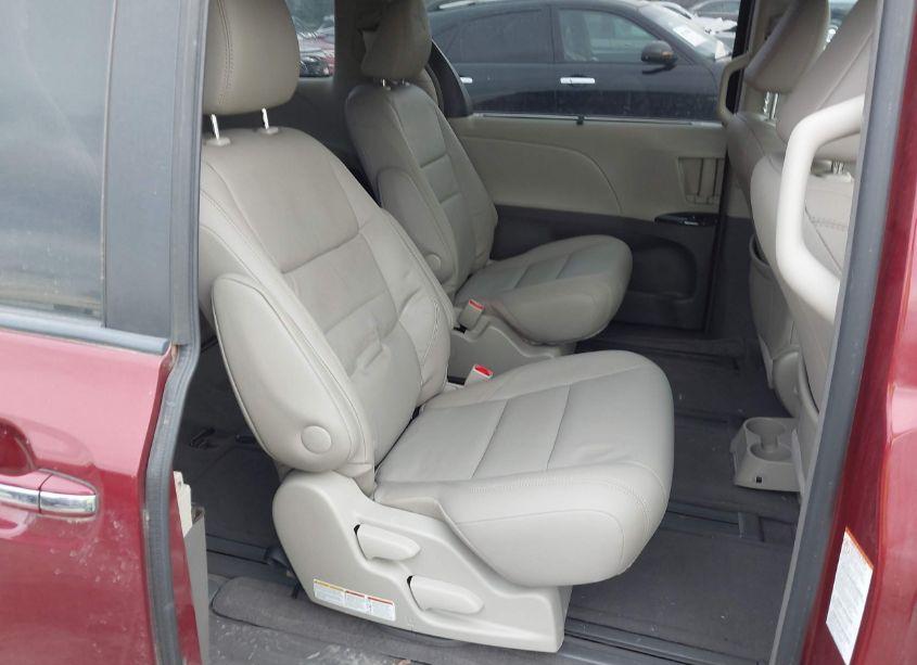 Photo 8 of 2017 Toyota Sienna XLE 7 PASSENGER (VIN 5TDDZ3DC5HS185460)