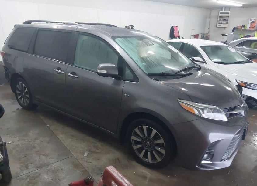 2018 Toyota Sienna LIMITED PREMIUM 7 PASSENGER (VIN 5TDDZ3DC5JS200335) main photo