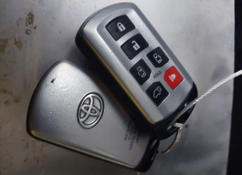 Photo 11 of 2018 Toyota Sienna LIMITED PREMIUM 7 PASSENGER (VIN 5TDDZ3DC5JS200335)