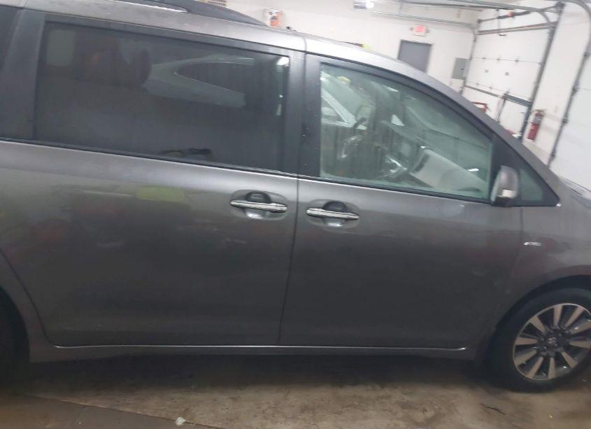 Photo 14 of 2018 Toyota Sienna LIMITED PREMIUM 7 PASSENGER (VIN 5TDDZ3DC5JS200335)