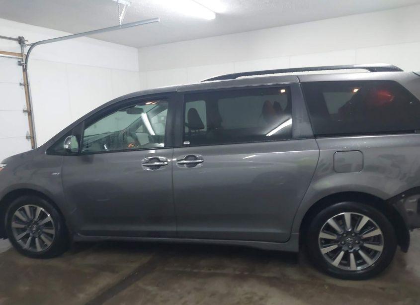 Photo 15 of 2018 Toyota Sienna LIMITED PREMIUM 7 PASSENGER (VIN 5TDDZ3DC5JS200335)